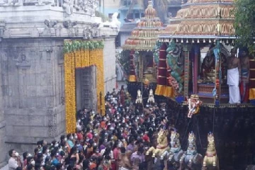 கொழும்பு பொன்னம்பலவாணேஸ்வரர் ஆலய  தேர்த்திருவிழாவில் மலையென  குவிந்த பக்தர்கள்!