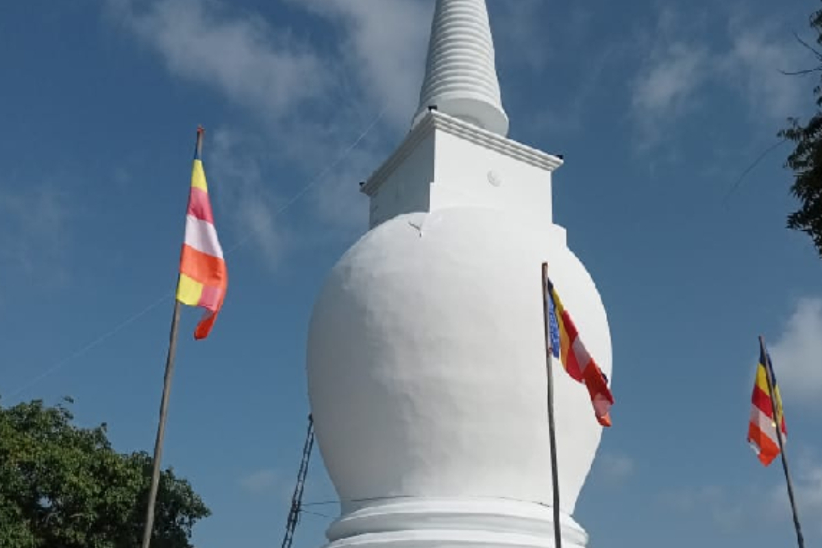 தையிட்டி விகாரைப் பகுதியைப் பார்வையிட்ட யாழ்.ஆயர் | Jaffna Bishop Visits Thayiti Viharaya Area