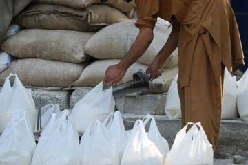 මිල අඩු කිරීමත් සමඟ බේකරි හිමියන් පිටි කන්ටේනරයකට යටවෙයි.