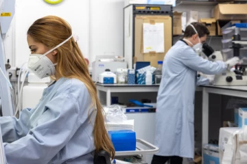 32 விதமான உருமாற்றம் அடையும்  புதிய வகை கொரோனா! வெளியான பகீர் தகவல்