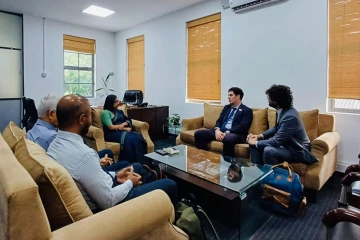මාධ්‍යවේදීන් නගා සිටුවීමට ප්‍රංශයෙන් නව වැඩපිළිවෙලක්