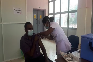 வவுனியாவில் இரண்டாவது டோஸ் கோவிட் தடுப்பூசி எற்றப்பட்டது