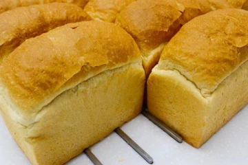 පාන් මිල වෙනස් වෙයි..ඇමතිගෙන් අනතුරු ඇඟවීමක්..