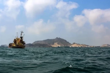 260 புலம்பெயர்வோருடன் பயணித்த படகு கவிழ்ந்து பாரிய விபத்து; 140 பேரைக் காணவில்லை