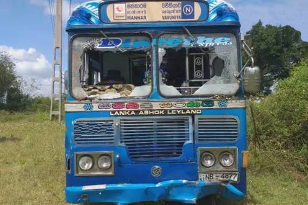 வவுனியாவில் பாரிய சோக சம்பவம்: ஆத்திரத்தில் வீதியில் ஒன்று திரண்ட கிராமமக்கள் | Vavuniya Accident Father Son Death Arrest Police வவுனியாவில் பாரிய சோக சம்பவம்: ஆத்திரத்தில் வீதியில் ஒன்று திரண்ட கிராமமக்கள் | Vavuniya Accident Father Son Death Arrest Police