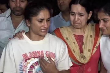 இந்தியாவுக்காக விளையாடாம இருக்கதே நல்லது : கண்ணீரில் விளையாட்டு வீரர்கள்