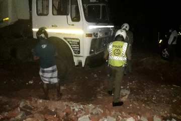 திருக்கோணமலையில் இடம்பெற்ற கோர விபத்தில் சிக்கி ஒருவர் பலி (Photos)