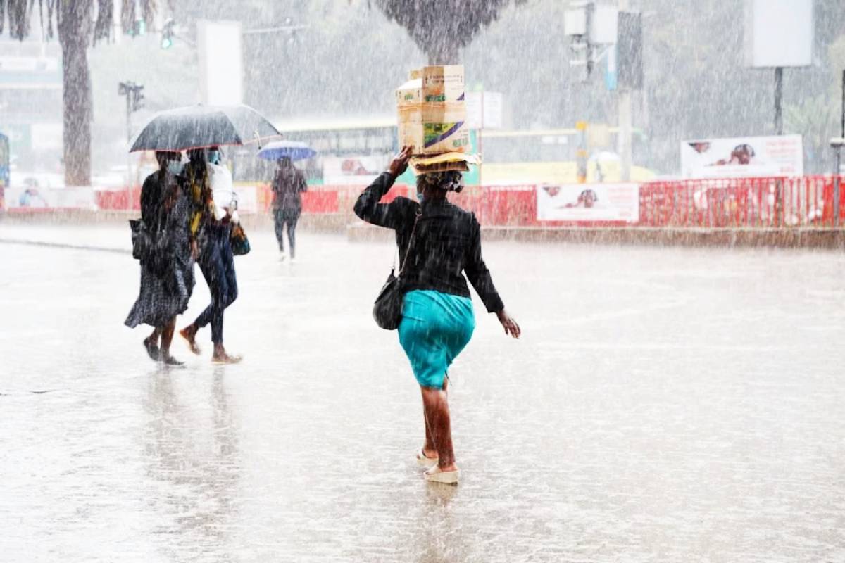 கென்யாவில் தொடரும் கனமழை: வெள்ளத்தில் சிக்கி உயிரிழந்தவர்களின் எண்ணிக்கை 42 ஆக உயர்வு | Heavy Rains Continue In Kenya Death To 42