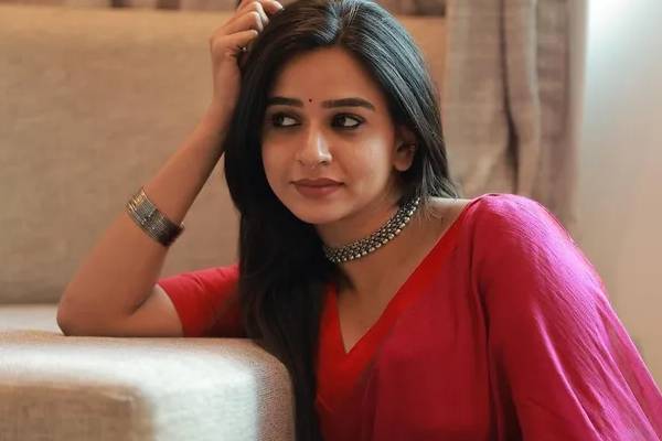 பிக்பாஸ் வெற்றிக்கு பின் திவ்யா கணேஷ் ஆளே மாறிட்டாங்களே! படு வைரலாகும் காணொளி | Bigg Boss 9 Winner Divya Ganesh New Post Viral