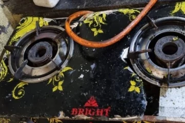 யாழின் குருநகர் பகுதியில் வெடித்து சிதறிய எரிவாயு அடுப்பு