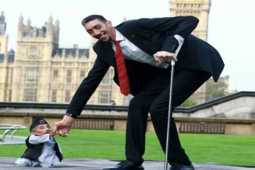 உலகின் மிக உயரமான மனிதரும், மிகக் குட்டையான மனிதரும் சந்திப்பு!