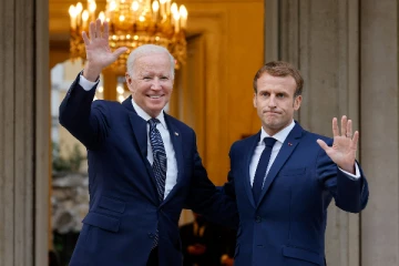 கடும் பொருளாதார நெருக்கடி! அவசரமாக அமெரிக்க பயணமாகும் பிரான்ஸ் ஜனாதிபதி