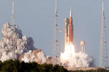 நாசாவின் வரலாற்று சாதனை ; 50 ஆண்டுகளின் பின்னர் மனிதர்கள் நிலவை நோக்கி