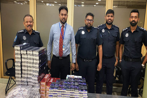 வெளிநாட்டிலிருந்து வந்த இலங்கை தொழிலதிபர் கட்டுநாயக்காவில் கைது | Businessman Arrested At The Katunayake Airport