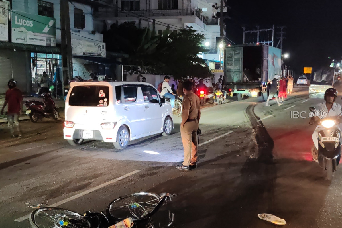 கோர விபத்தில் ஓய்வு பெற்ற ஆசிரியர் பலி | Accident In Vavuniya One Dead கோர விபத்தில் ஓய்வு பெற்ற ஆசிரியர் பலி | Accident In Vavuniya One Dead