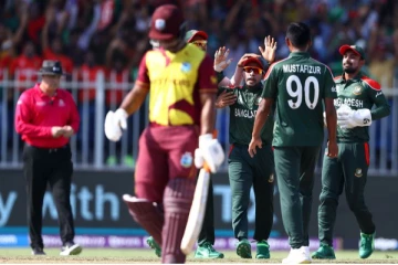 என்ன விளையாடுறாங்க.. மிக மோசம்! நடப்பு சாம்பியன் அணியை வெளிப்படையாக விமர்சித்த இங்கிலாந்து முன்னாள் கேப்டன்