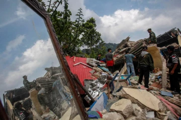 இந்தோனேசிய நிலநடுக்கம்! இரண்டு நாட்களின் பின்னர் மீண்டு வந்த சிறுவன்