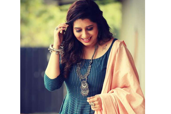 பிரியங்காவிற்கு பிக்பாஸில் கிடைத்த மொத்த பணம் எவ்ளோ தெரியுமா? இத்தனை லட்சமா... வாய்பிளக்கும் பார்வையாளர்கள் | Bigg Boss Tamil 5 Priyanka Salary