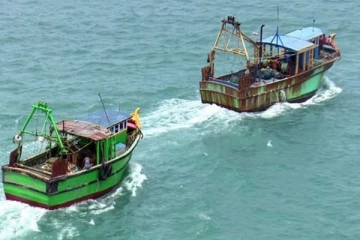 அத்துமீறிய தமிழக மீனவர்கள் கைது