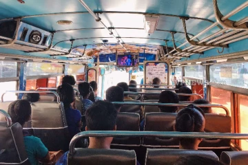 ஓடும் பேருந்தில் இளைஞன் செய்த முகம்சுழிக்கும் செயல் ; பரிதாபமாக பிரிந்த உயிர்