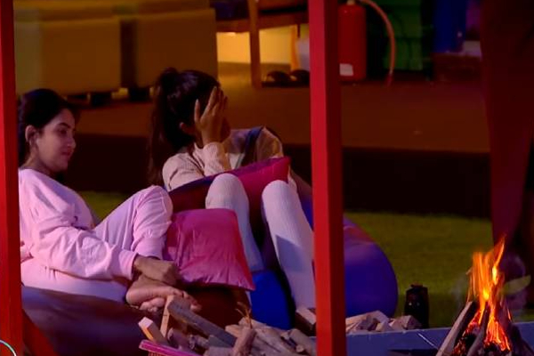 இலங்கை பெண்ணான மதுமிதாவுக்கும் பவானிக்கும் பிக்பாஸ் கொடுத்த தண்டனை! | Bb Gives Sentence To Madhumita And Bhavani இலங்கை பெண்ணான மதுமிதாவுக்கும் பவானிக்கும் பிக்பாஸ் கொடுத்த தண்டனை! | Bb Gives Sentence To Madhumita And Bhavani