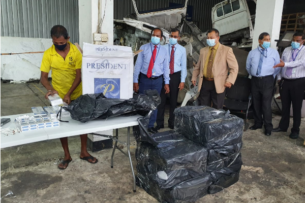 බිලියන 9 ක් වටිනා විදේශීය දුම්වැටි තොගයක් රේගු දැලේ ... | Srilanka Castam