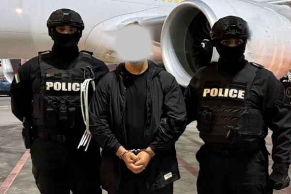 துபாயிலிருந்து பிரான்ஸ் நாட்டுக்கு நாடுகடத்தப்பட்ட இரண்டுபேர் | Dubai Extradites 2 Interpol Wanted Mens To France