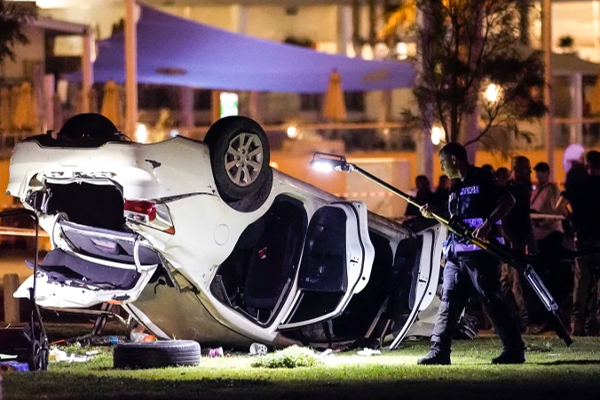 இஸ்ரேலில் பொதுமக்கள் மீது காரால் மோதி தாக்குதல்! | In Israel Civilians Were Hit Car And Attacked