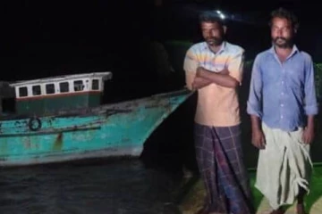 எல்லை தாண்டி மீன் பிடித்த 6 ராமேஸ்வர கடற்றொழிலாளர்கள் கைது (Photos)