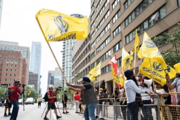 கனடாவில் இந்திய தேசிய கொடியை அவமதிப்பு செய்த காலிஸ்தான் ஆதரவாளர்கள்!