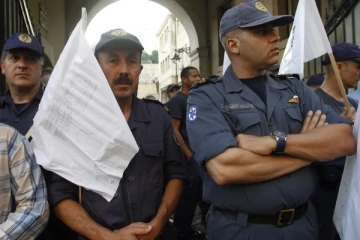 நாங்கள் ஏழைகளாகி வருகிறோம்! நாடு முழுவதும் அறுவை சிகிச்சைகள் ரத்து, நீதிமன்றங்கள் மூடல்