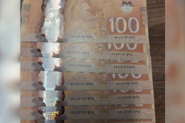 டொராண்டோவில் போலி நாணயத்தாள் குறித்து வெளியான தகவல் | Toronto Man Accused Of Using Fake 100 Bills