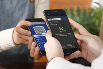 தடுப்பூசி கடவுச்சீட்டை பயன்படுத்த  கனேடியர்கள் விருப்பம்!