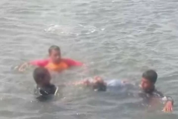 நண்பர்களுடன் நீராட சென்ற பாடசாலை மாணவருக்கு நேர்ந்த பரிதாபம்