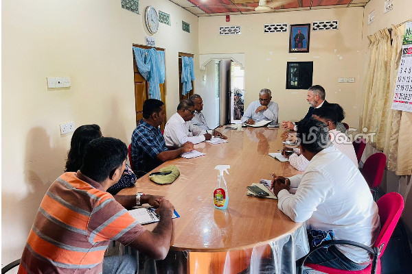 இலங்கைக்கான அமெரிக்க துணைத் தூதர் டக் சோனெக் யாழ். மற்றும் மன்னாருக்கு விஜயம் (Photos) | Deputy Chief Of Mission Douglas E Sonnek இலங்கைக்கான அமெரிக்க துணைத் தூதர் டக் சோனெக் யாழ். மற்றும் மன்னாருக்கு விஜயம் (Photos) | Deputy Chief Of Mission Douglas E Sonnek