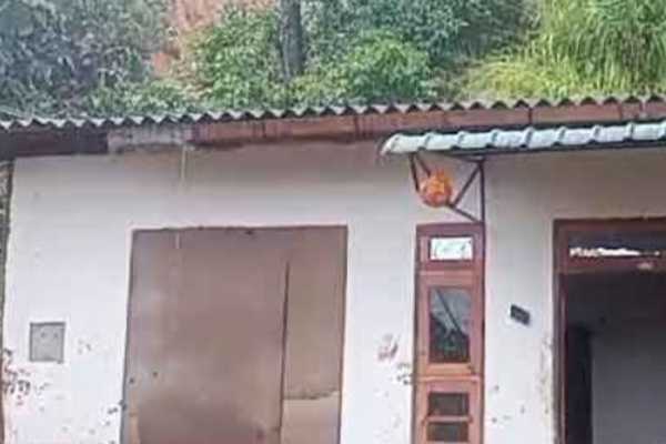 மலையகத்தில் சீரற்ற காலநிலை காரணமாக கடும் பாதிப்பு: நாவலப்பிட்டியில் மூன்று மாத குழந்தை உள்ளிட்ட மூவர் பலி! | Unsettled Weather In The Mountains