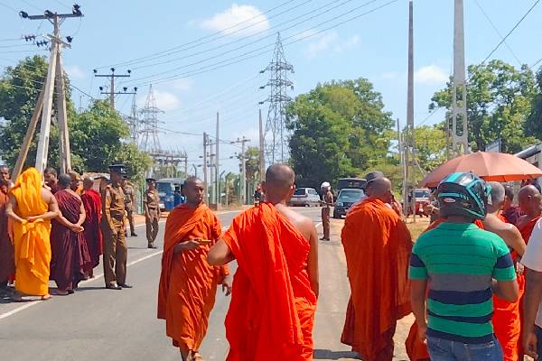 திருகோணமலையில் விகாரை கட்டுவதை தடுக்க வேண்டாம் என ஆர்ப்பாட்டம் | Demonstration Not To Stop Construction Of Temple