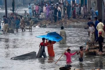 வெளிநாடொன்றில் 6 மாணவர்கள் உட்பட 8 பேருக்கு நேர்ந்த பரிதாபம்!