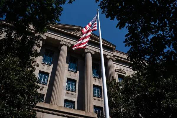 எப்ஸ்டீன் விவகாரம் மீண்டும் சூடுபிடிப்பு ; அதிரடியில் இறங்கிய அமெரிக்க நீதித்துறை | New Information Regardi Ghislaine Maxwell Released