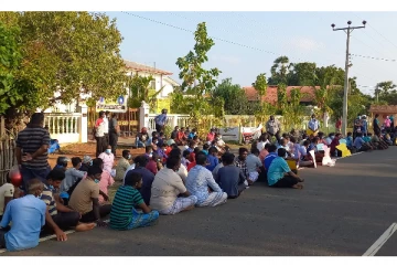 தீர்வு கிடைக்கும்வரை விடமாட்டோம்; யாழில்  வீதிக்கு இறங்கிய மீனவர்கள்!