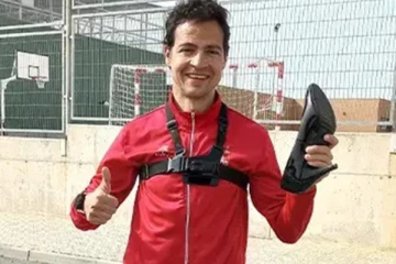 பலரையும் வியப்பில் ஆழ்த்திய ஆண் ஒருவரின் புதிய உலக சாதனை!