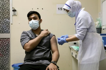 கொரோனா தடுப்பூசி போட்டுக்கொள்ளாத ஆசிரியர்கள் பணி நீக்கம் - அதிரடி அறிவிப்பு