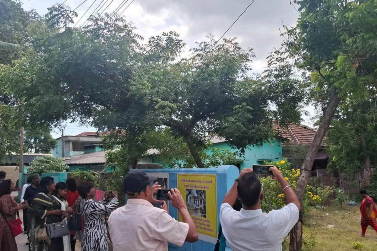 விடுதலைப்புலிகளின் தலைவர் இல்லத்தில் வெளிநாட்டு சுற்றுலா பயணிகள் செய்த செயல்! | Foreign Tourists Ltte Leader Residence In Jaffna விடுதலைப்புலிகளின் தலைவர் இல்லத்தில் வெளிநாட்டு சுற்றுலா பயணிகள் செய்த செயல்! | Foreign Tourists Ltte Leader Residence In Jaffna
