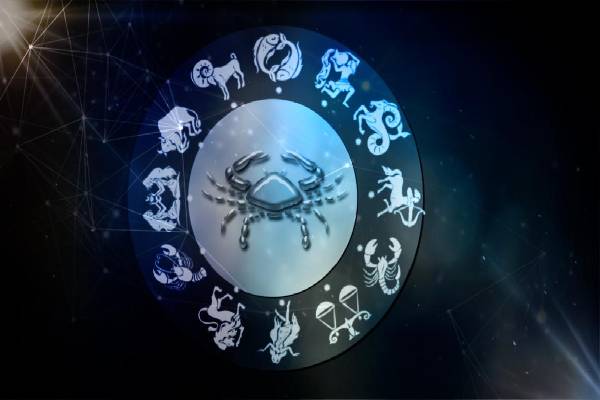 இவர்களிடம் கவனமா பேசுங்க... எளிதில் மனமுடைந்து போகும் பெண் ராசியினராம்! | Which Zodiac Women Are Most Sensitive