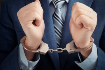 தமிழர் பகுதி நீதிமன்றின் மேலதிக பதிவாளர் நாயகம் கைது