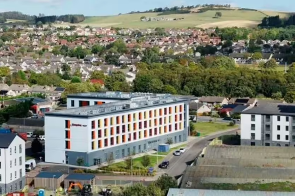 பிரித்தானியாவில் புலம்பெயர்ந்தோருக்கு கத்திக்குத்து | Migrant Stabbed At Asylum Seeker Hotel In Uk