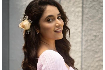 விவாகரத்தான நடிகருக்கு ஜோடியாக 27 வயது நடிகை பிரியங்கா மோகன்..