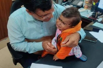 வரலாற்றில் முதன்முறையாக  10  மாத குழந்தைக்கு இந்திய ரயில்வேயில் பணி