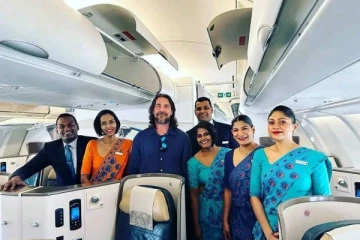 ஸ்ரீலங்கன் ஏர்லைன்ஸ்ஸில் ஹொலிவூட் நடிகர் பெட்மேன்; வைரலாகும் புகைப்படம்