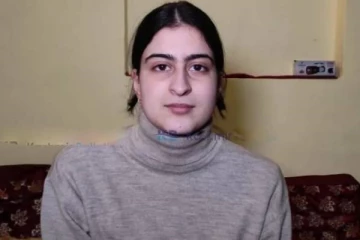 ஹிஜாப் அணியாமல் புகைப்படம் வெளியிட்ட மாணவி- தலையை வெட்டுவோம் என மிரட்டல்